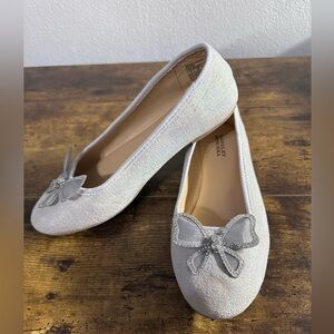 Badgley Mischka Embellished Bow Flats Size 4 ✨ Silver Shimmer Bridal Shoes 💍🤍